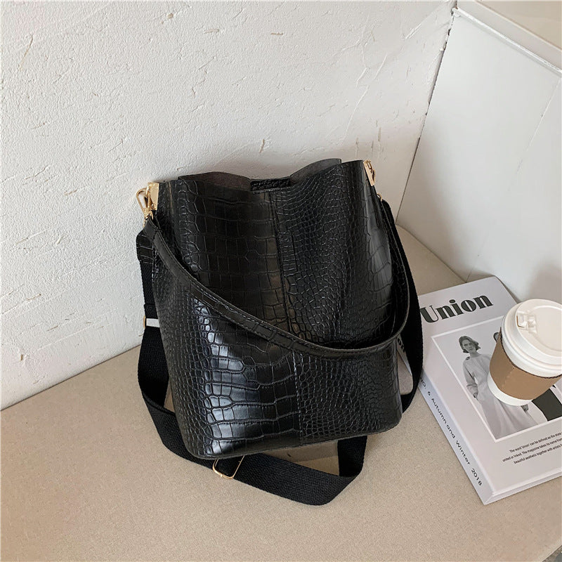 Enaya - Retro Messenger Bag